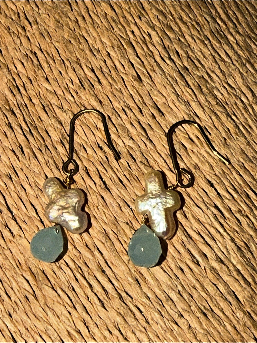 Fresh water pearls with faceted teardrops